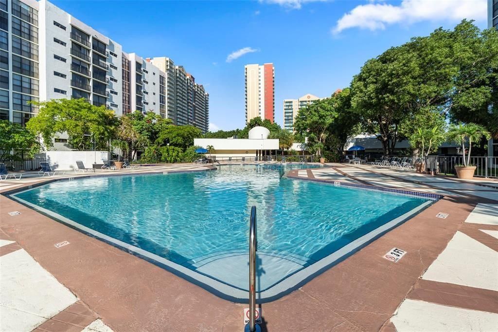 16919 N Bay Road, Unit 911, Sunny Isles Beach, FL 33160 Photo