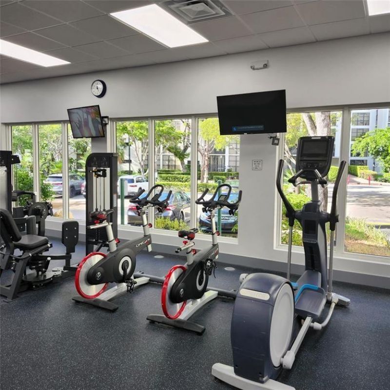 16919 N Bay Road, Unit 911, Sunny Isles Beach, FL 33160 Photo
