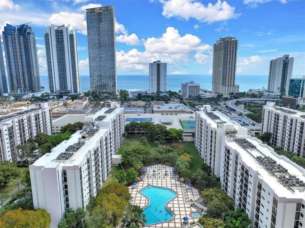 16919 N Bay Road, Unit 911, Sunny Isles Beach, FL 33160 Photo