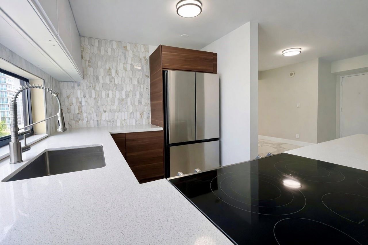 16919 N Bay Road, Unit 911, Sunny Isles Beach, FL 33160 Photo