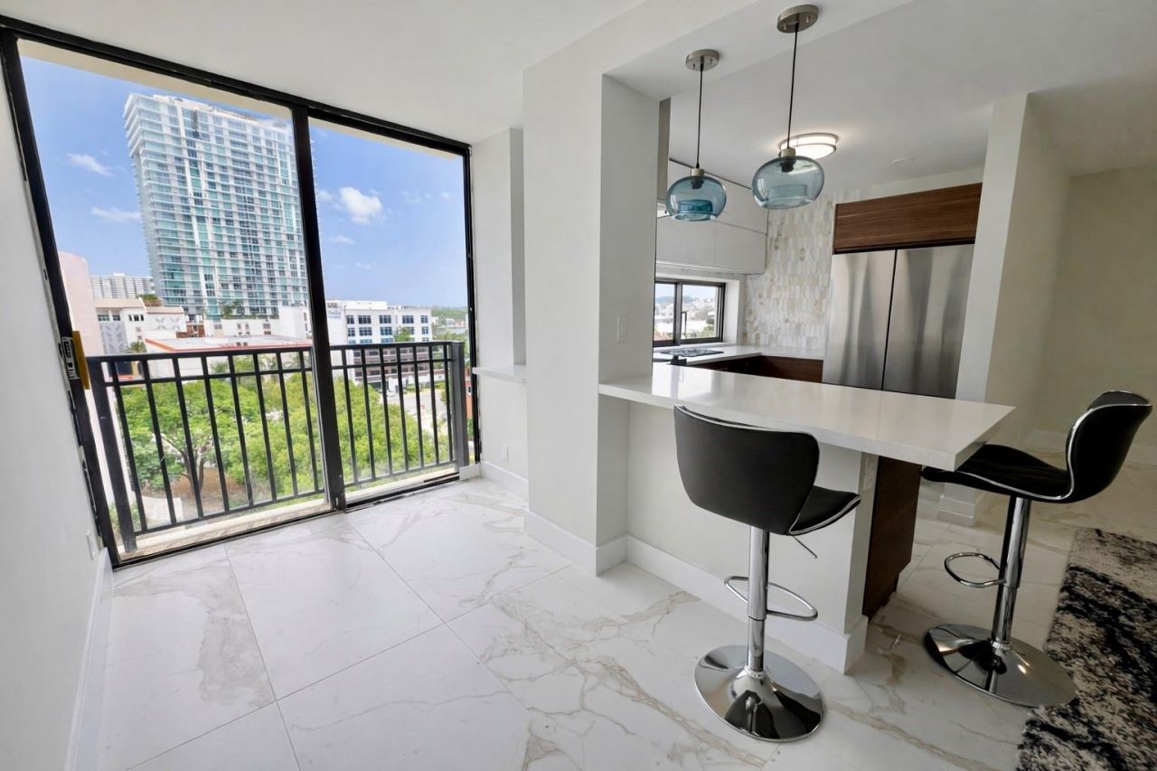 16919 N Bay Road, Unit 911, Sunny Isles Beach, FL 33160 Photo