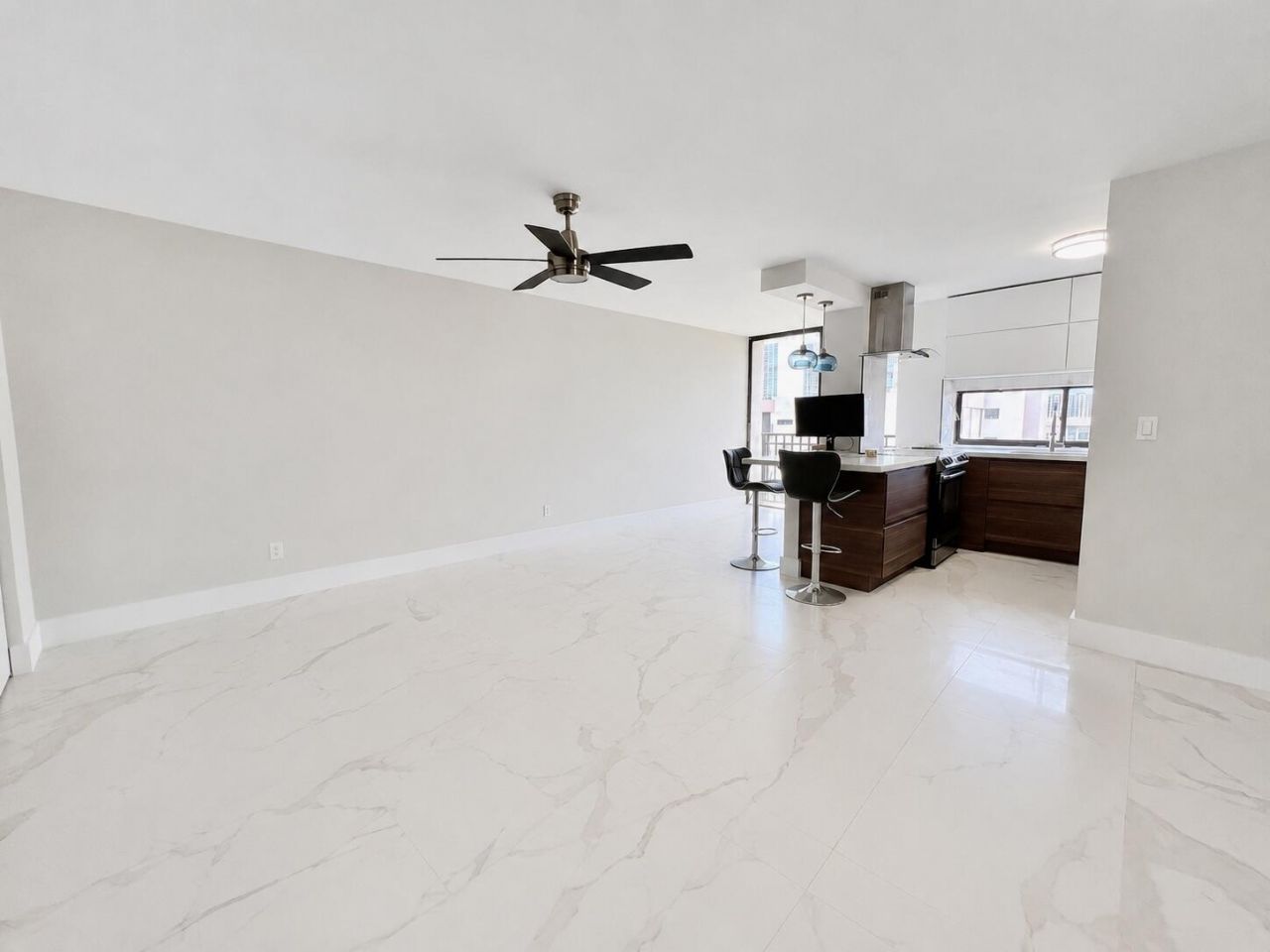 16919 N Bay Road, Unit 911, Sunny Isles Beach, FL 33160 Photo