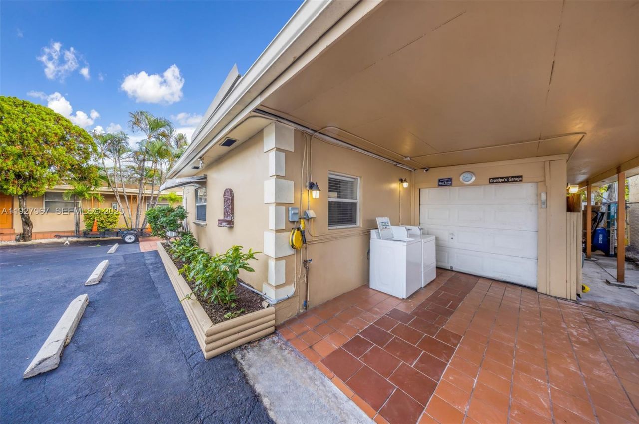 6124 Pembroke Rd, Miramar, FL 33023 Photo