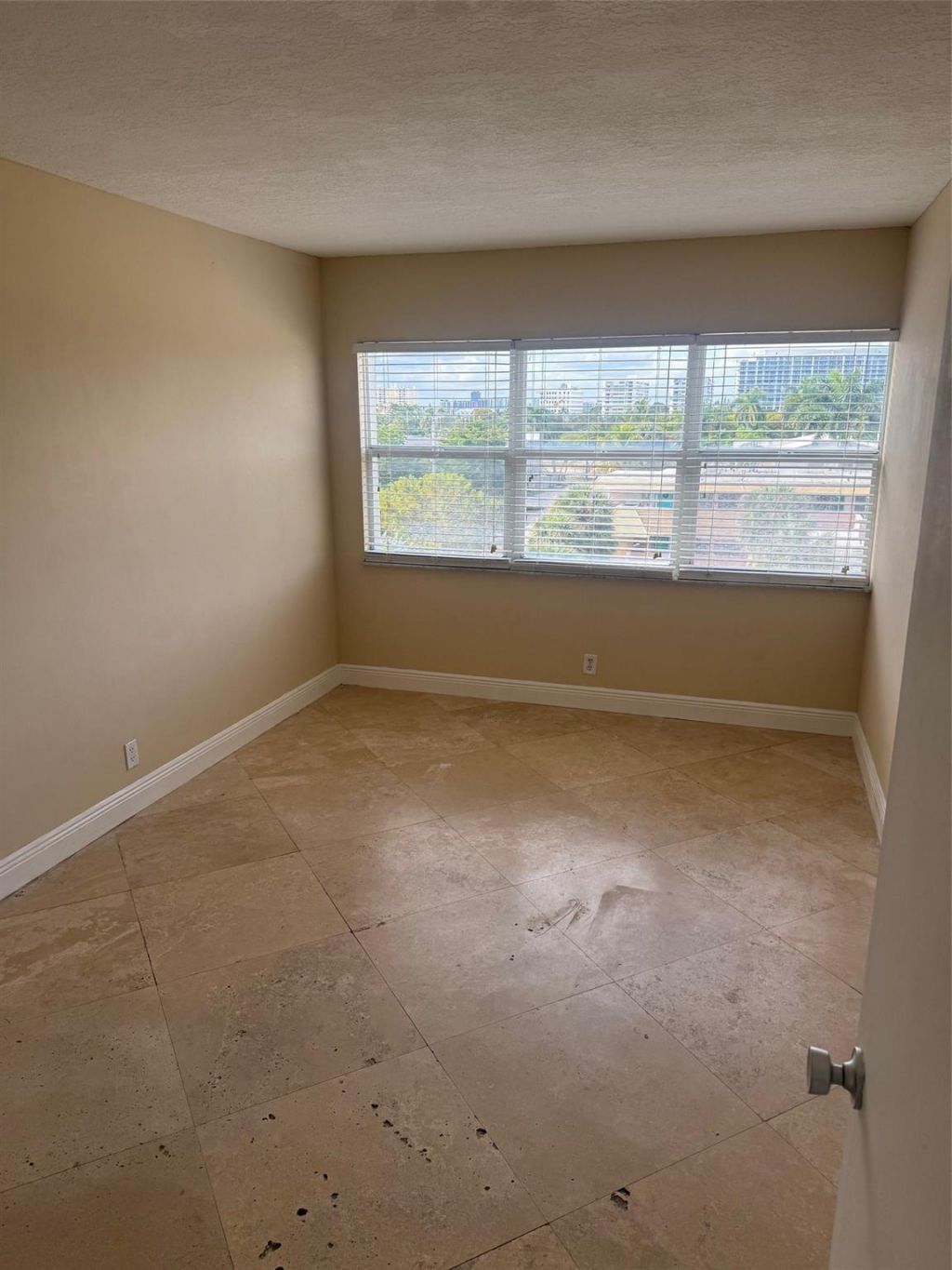 2555 NE 11th Street, Unit 502, Fort Lauderdale, FL 33304 Photo