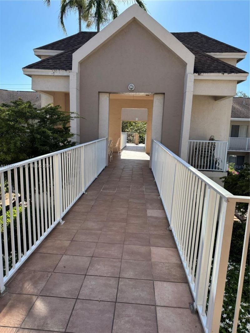 7557 Trent Dr , Unit 213, Tamarac, FL 33321 Photo