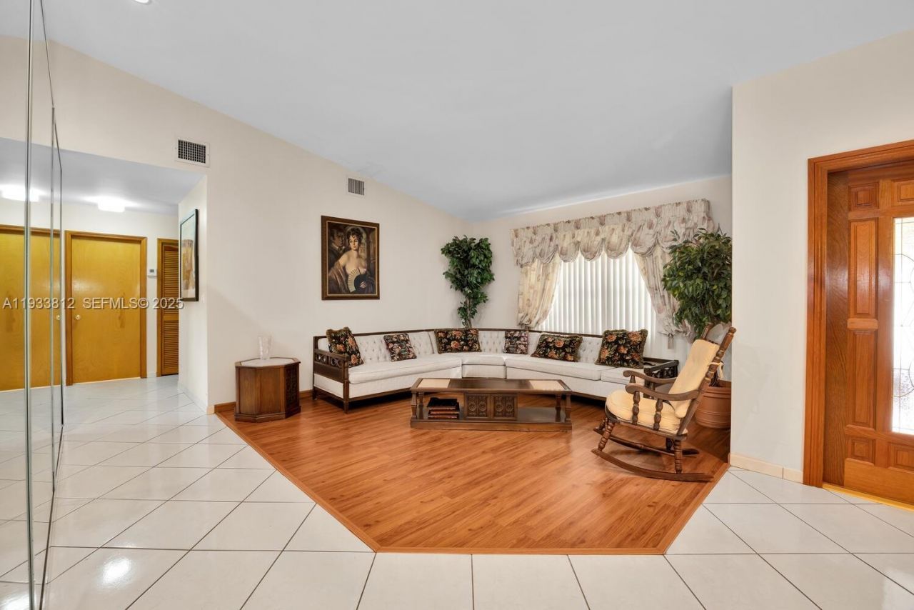 165 W 50th St, Hialeah, FL 33012 Photo