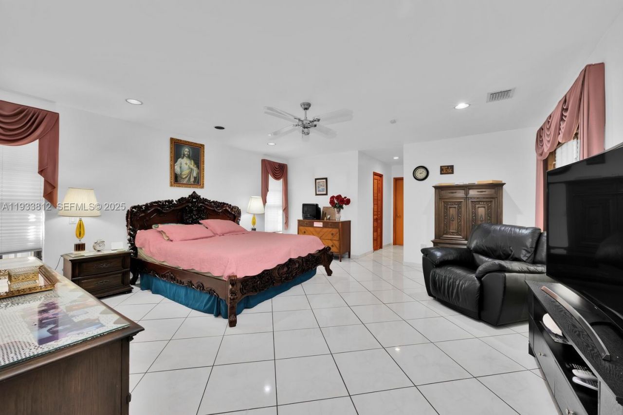 165 W 50th St, Hialeah, FL 33012 Photo