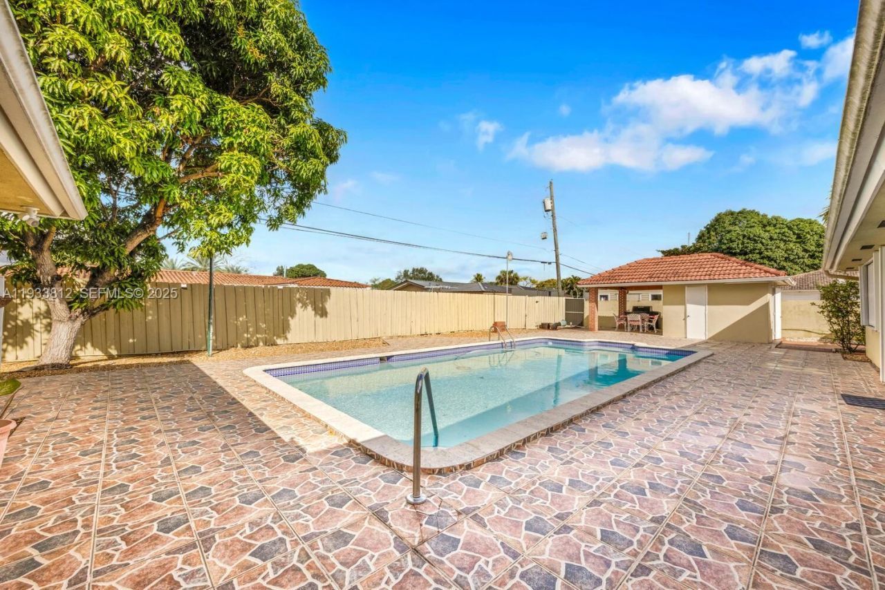 165 W 50th St, Hialeah, FL 33012 Photo