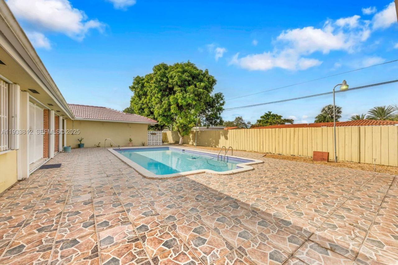 165 W 50th St, Hialeah, FL 33012 Photo