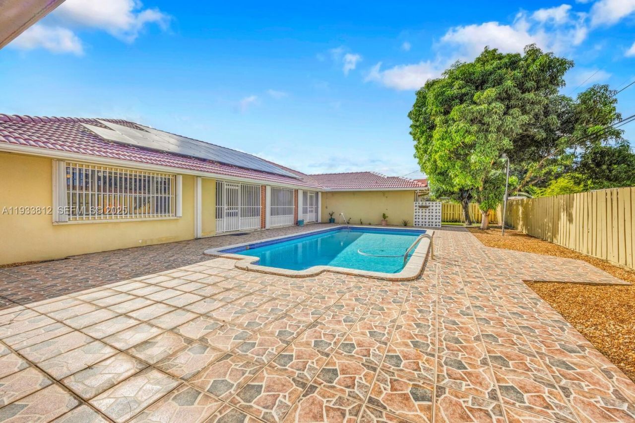 165 W 50th St, Hialeah, FL 33012 Photo