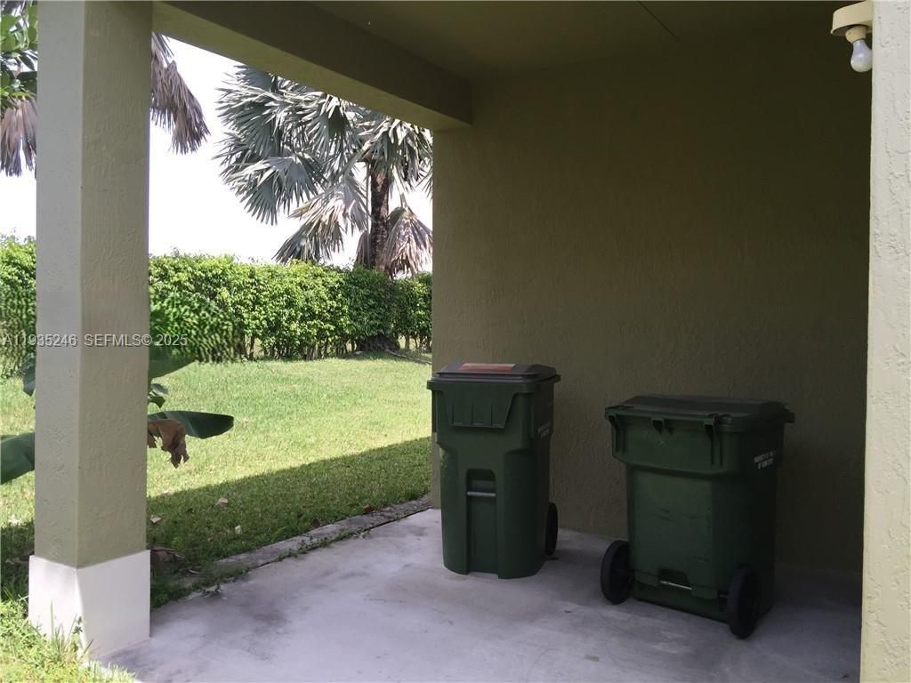 2304 NE 37th Ter , Homestead, FL 33033 Photo