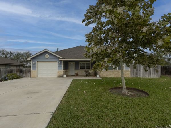 533 Indian, Jourdanton, TX 78026
