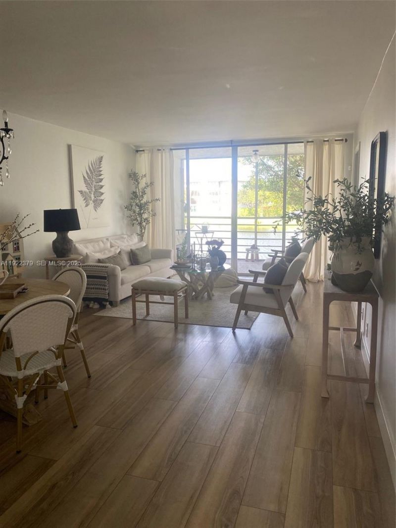 9420 Poinciana Pl , Unit 214, Davie, FL 33324 Photo