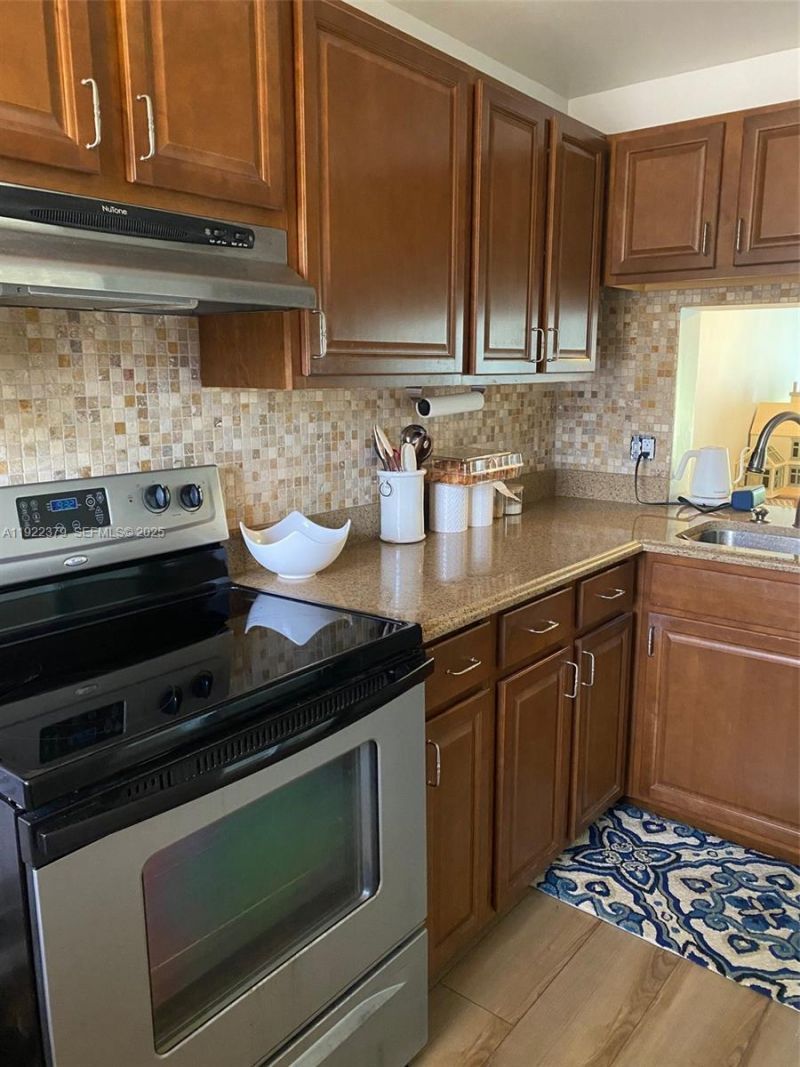 9420 Poinciana Pl , Unit 214, Davie, FL 33324 Photo