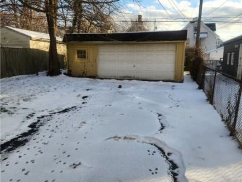 10006 Lamontier Avenue, Cleveland, OH 44104 Photo 13