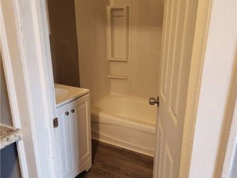 10006 Lamontier Avenue, Cleveland, OH 44104 Photo 17