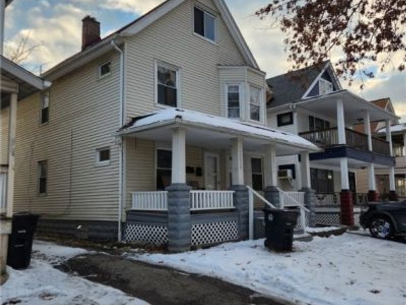 10006 Lamontier Avenue, Cleveland, OH 44104 Photo 2