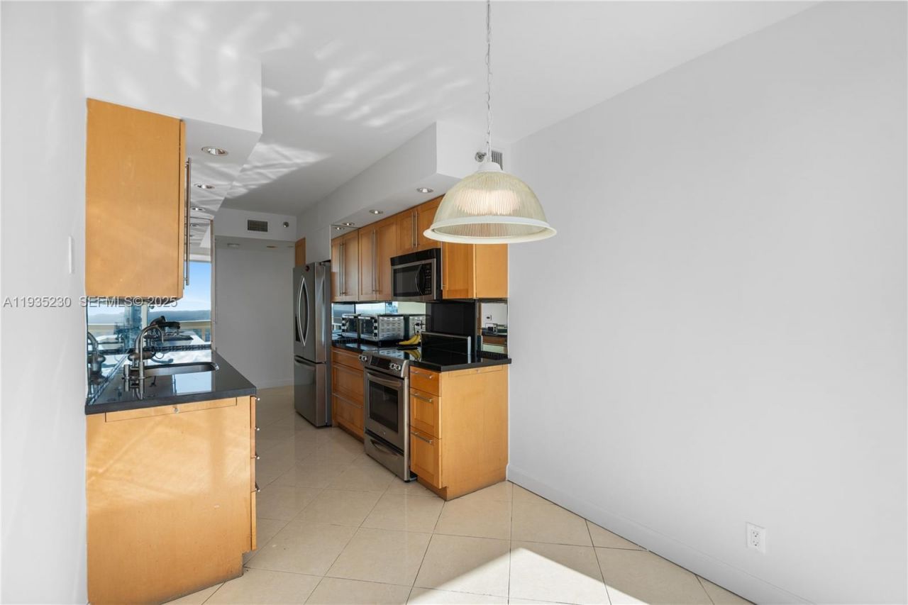 1000 W Island Blvd, Unit 3002, Aventura, FL 33160 Photo