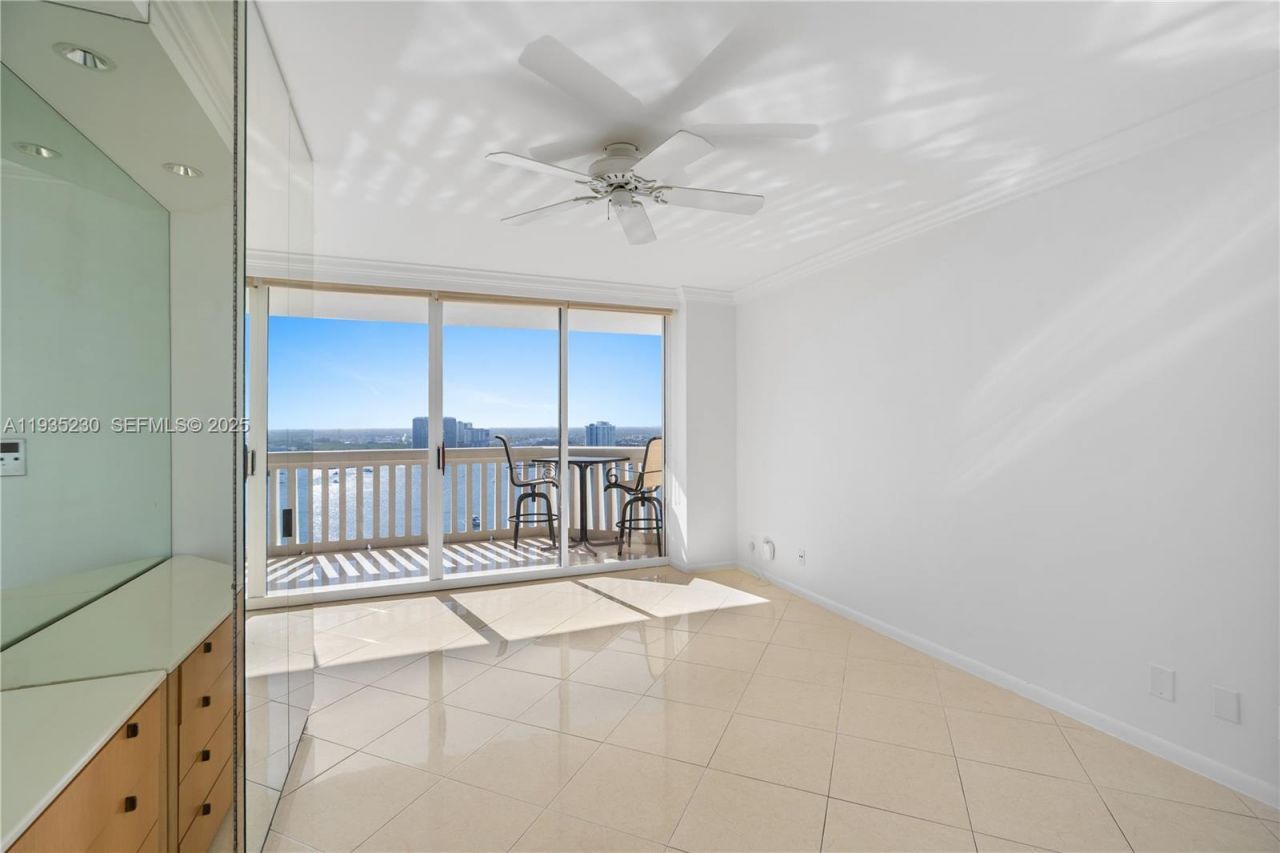 1000 W Island Blvd, Unit 3002, Aventura, FL 33160 Photo