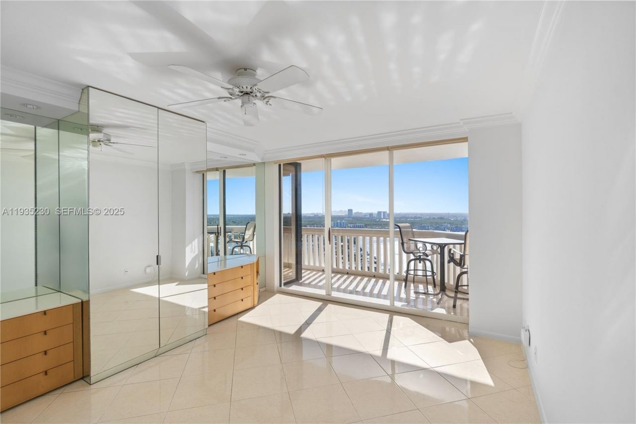 1000 W Island Blvd, Unit 3002, Aventura, FL 33160 Photo
