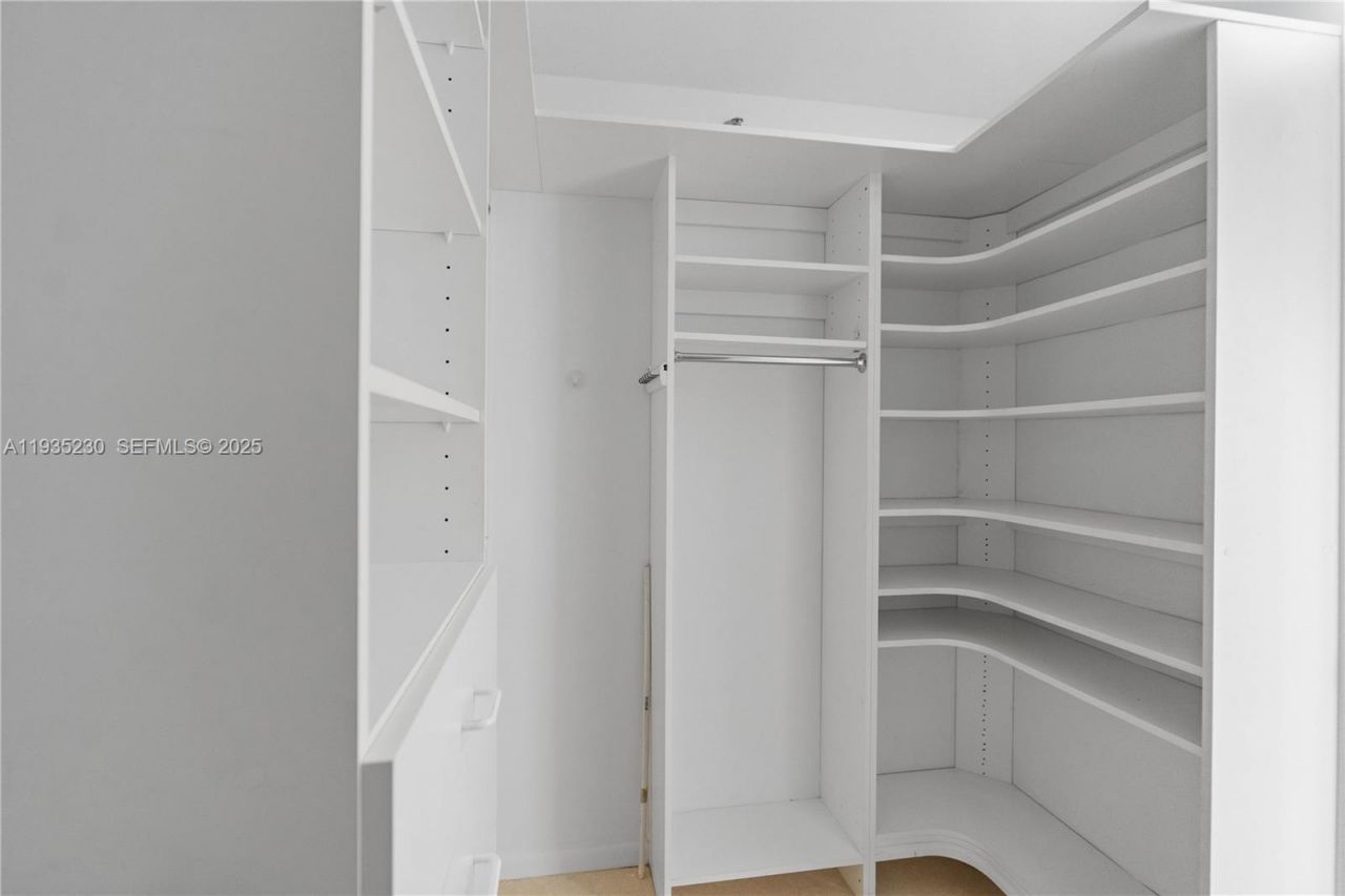 1000 W Island Blvd, Unit 3002, Aventura, FL 33160 Photo