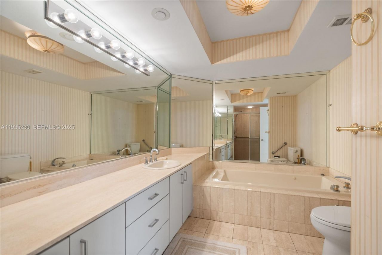 1000 W Island Blvd, Unit 3002, Aventura, FL 33160 Photo