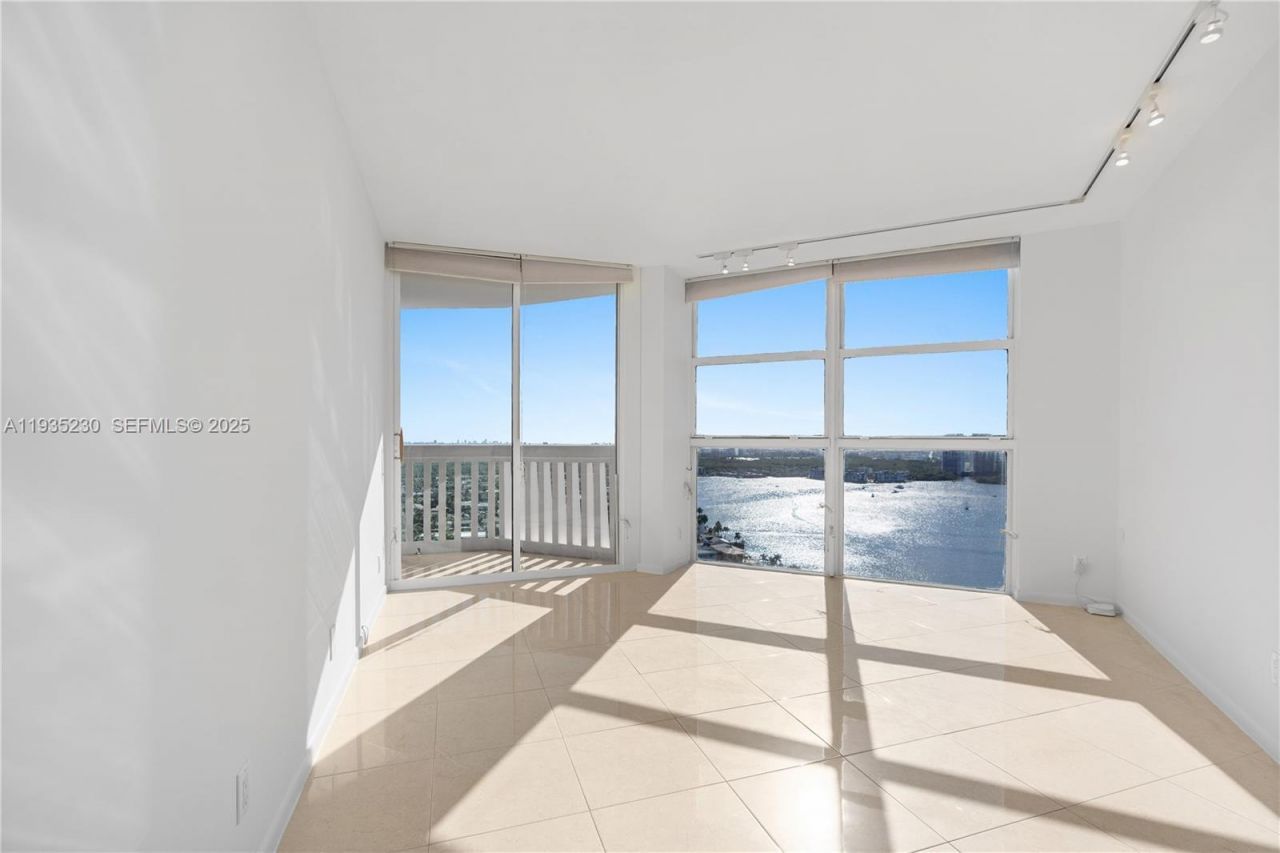 1000 W Island Blvd, Unit 3002, Aventura, FL 33160 Photo