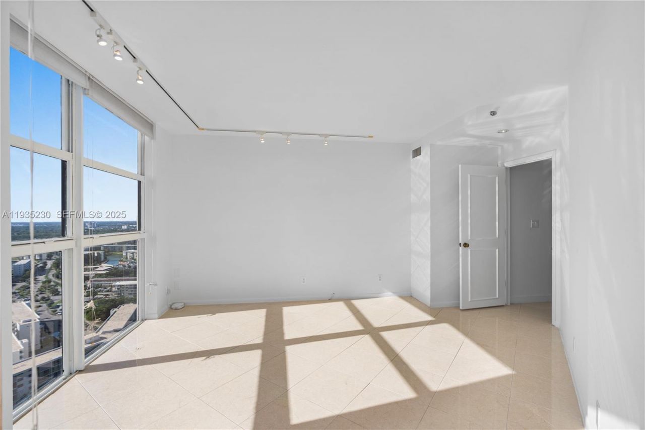 1000 W Island Blvd, Unit 3002, Aventura, FL 33160 Photo