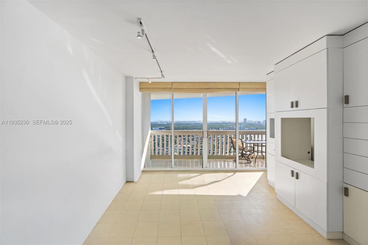 1000 W Island Blvd, Unit 3002, Aventura, FL 33160 Photo