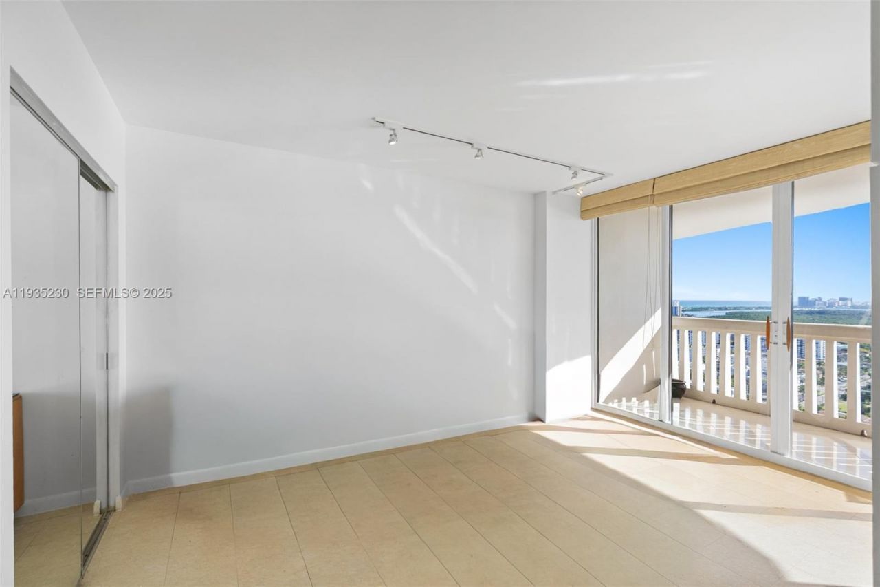 1000 W Island Blvd, Unit 3002, Aventura, FL 33160 Photo