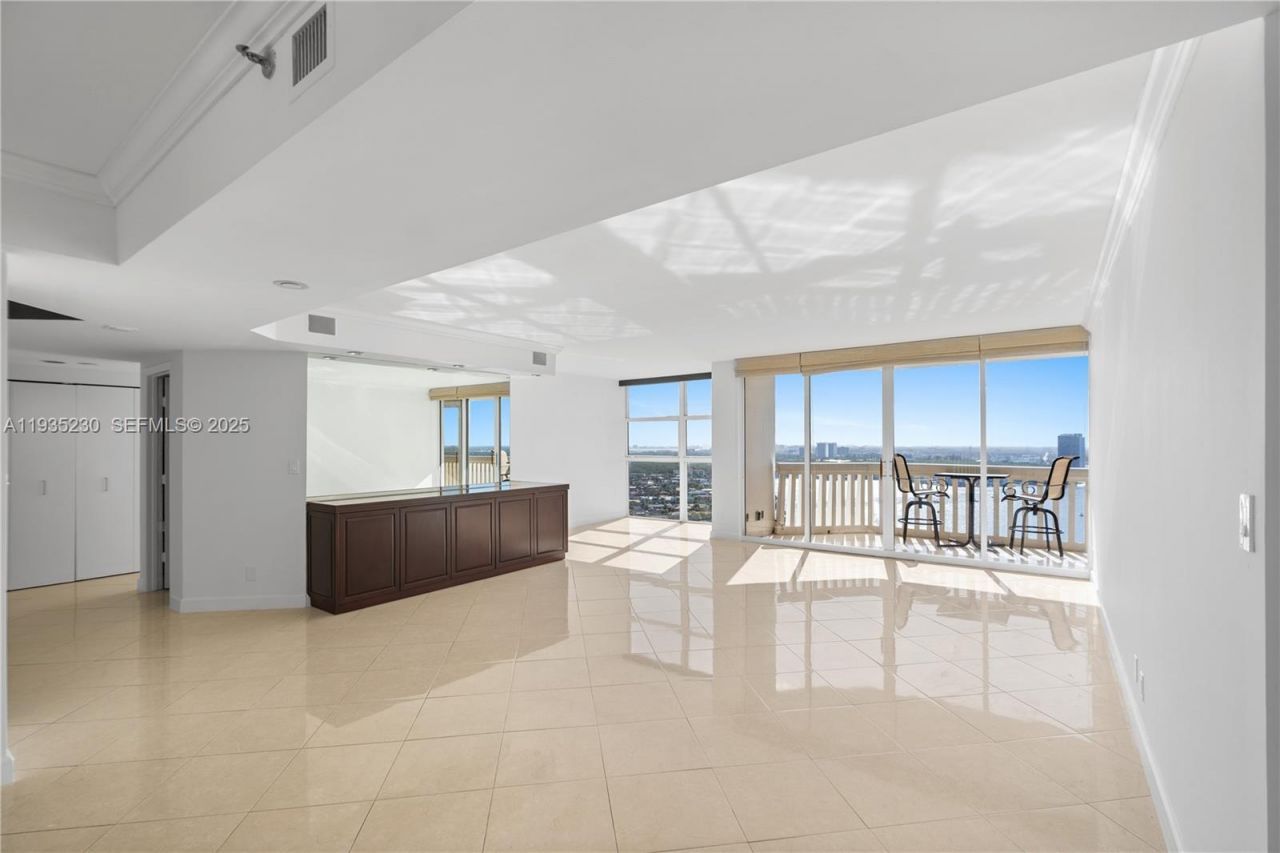 1000 W Island Blvd, Unit 3002, Aventura, FL 33160 Photo