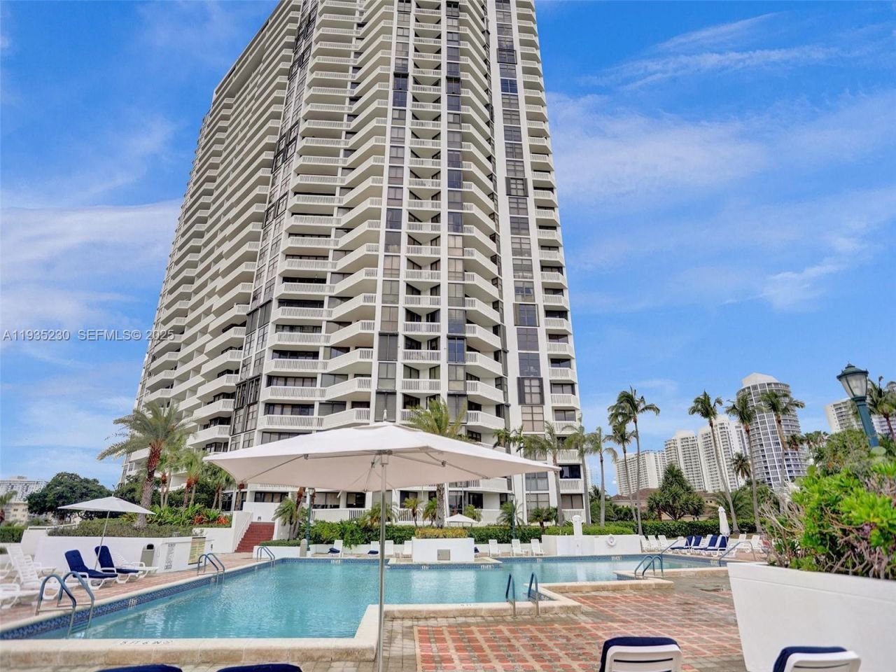 1000 W Island Blvd, Unit 3002, Aventura, FL 33160 Photo