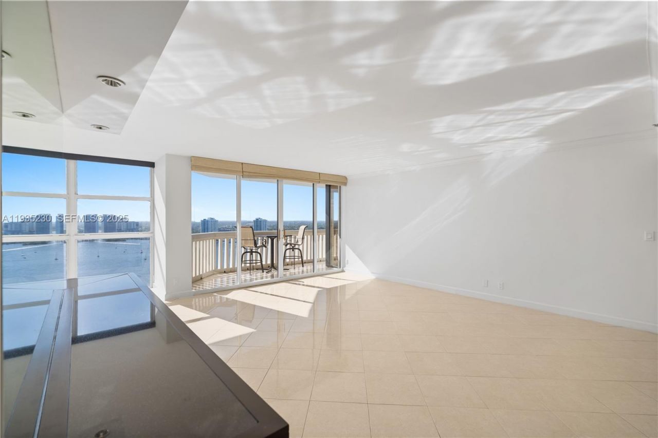 1000 W Island Blvd, Unit 3002, Aventura, FL 33160 Photo