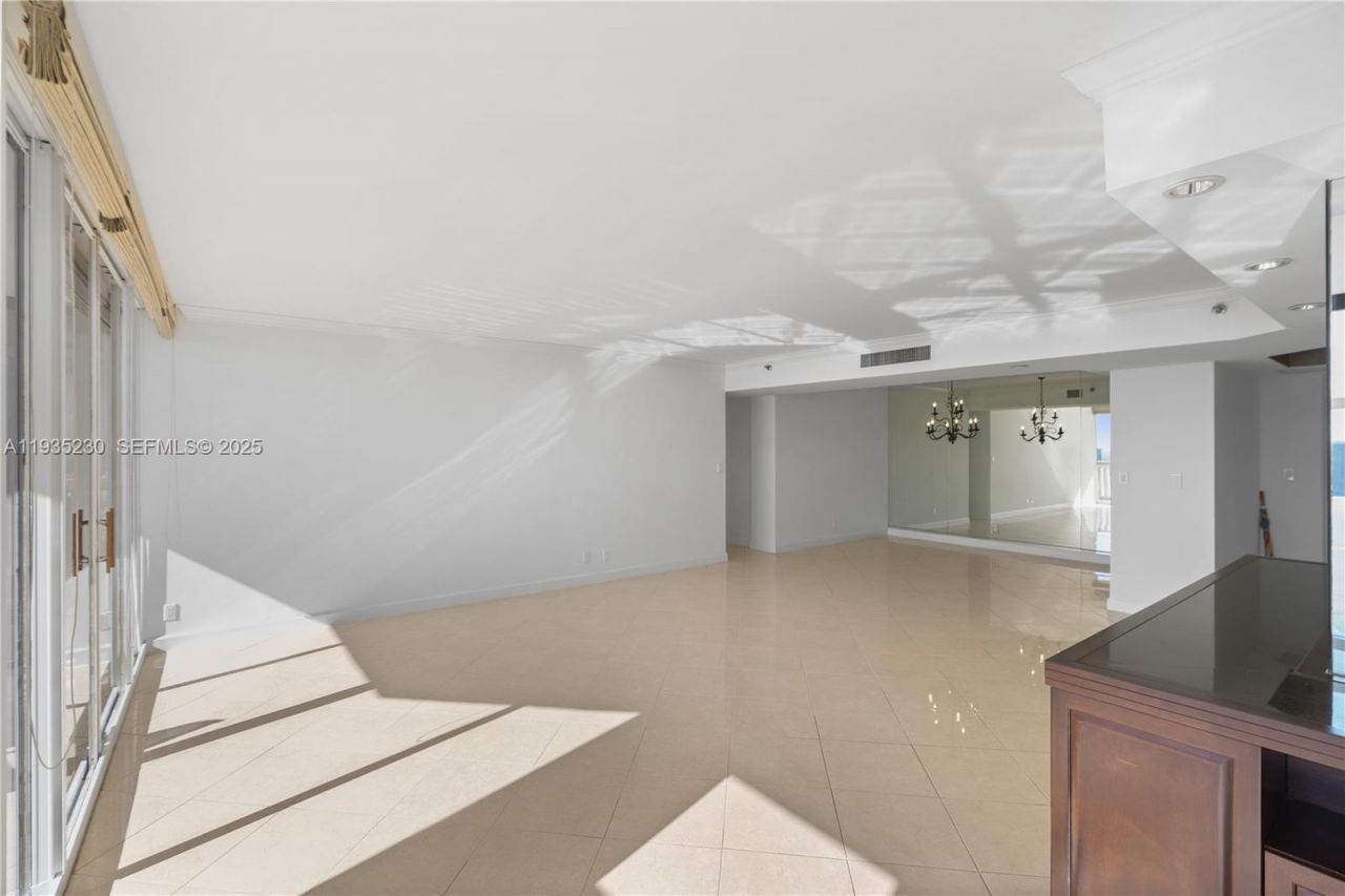 1000 W Island Blvd, Unit 3002, Aventura, FL 33160 Photo