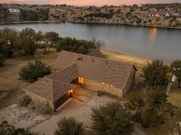 7033 W Hells Gate Drive, Strawn, TX 76475