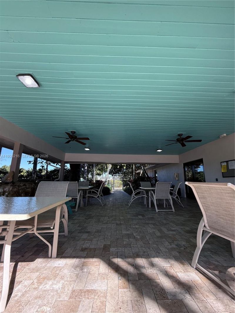 3250 N Palm Aire Dr, Unit 508, Pompano Beach, FL 33069 Photo