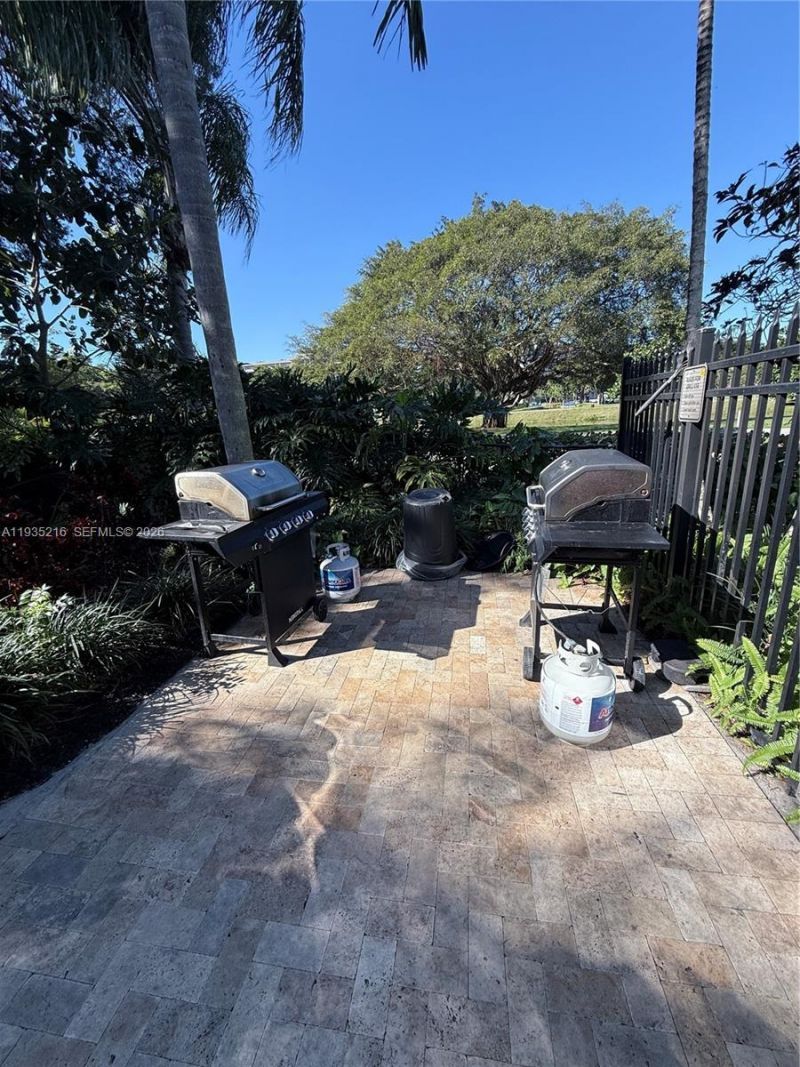 3250 N Palm Aire Dr, Unit 508, Pompano Beach, FL 33069 Photo