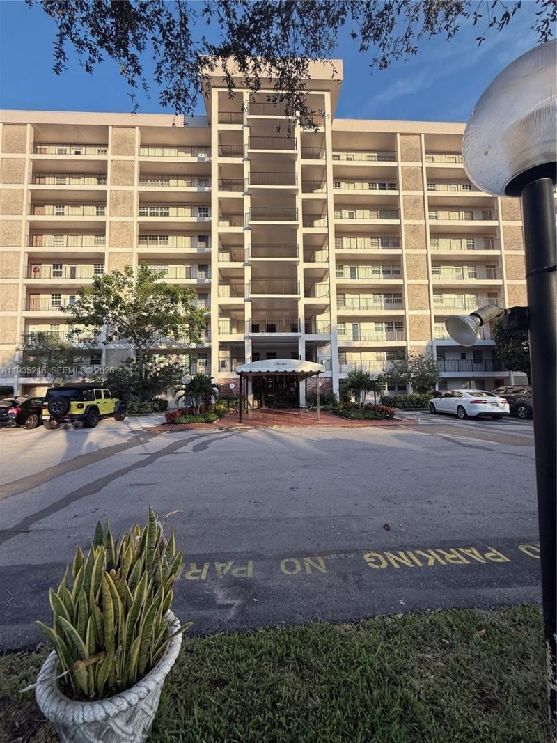 3250 N Palm Aire Dr, Unit 508, Pompano Beach, FL 33069 Photo
