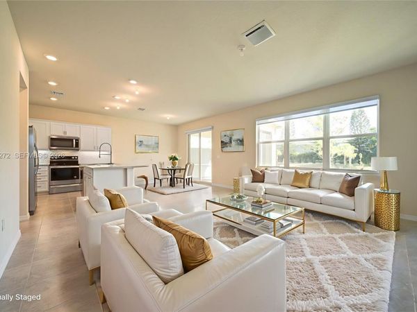 1023 Eucalyptus Dr, Hollywood, FL 33021