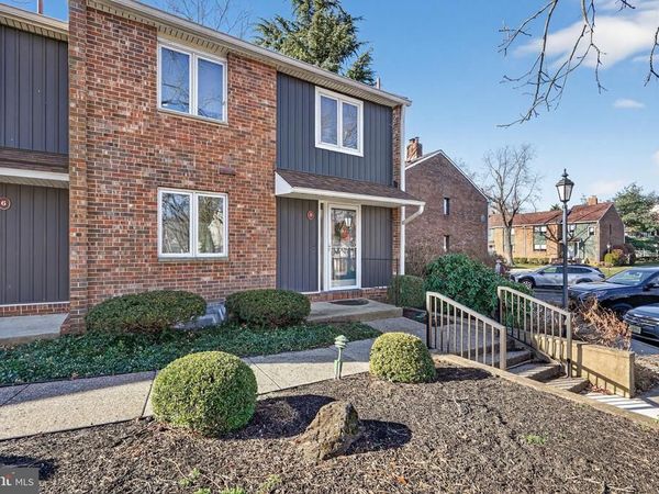 8 S CLOSE, MOORESTOWN, NJ 08057