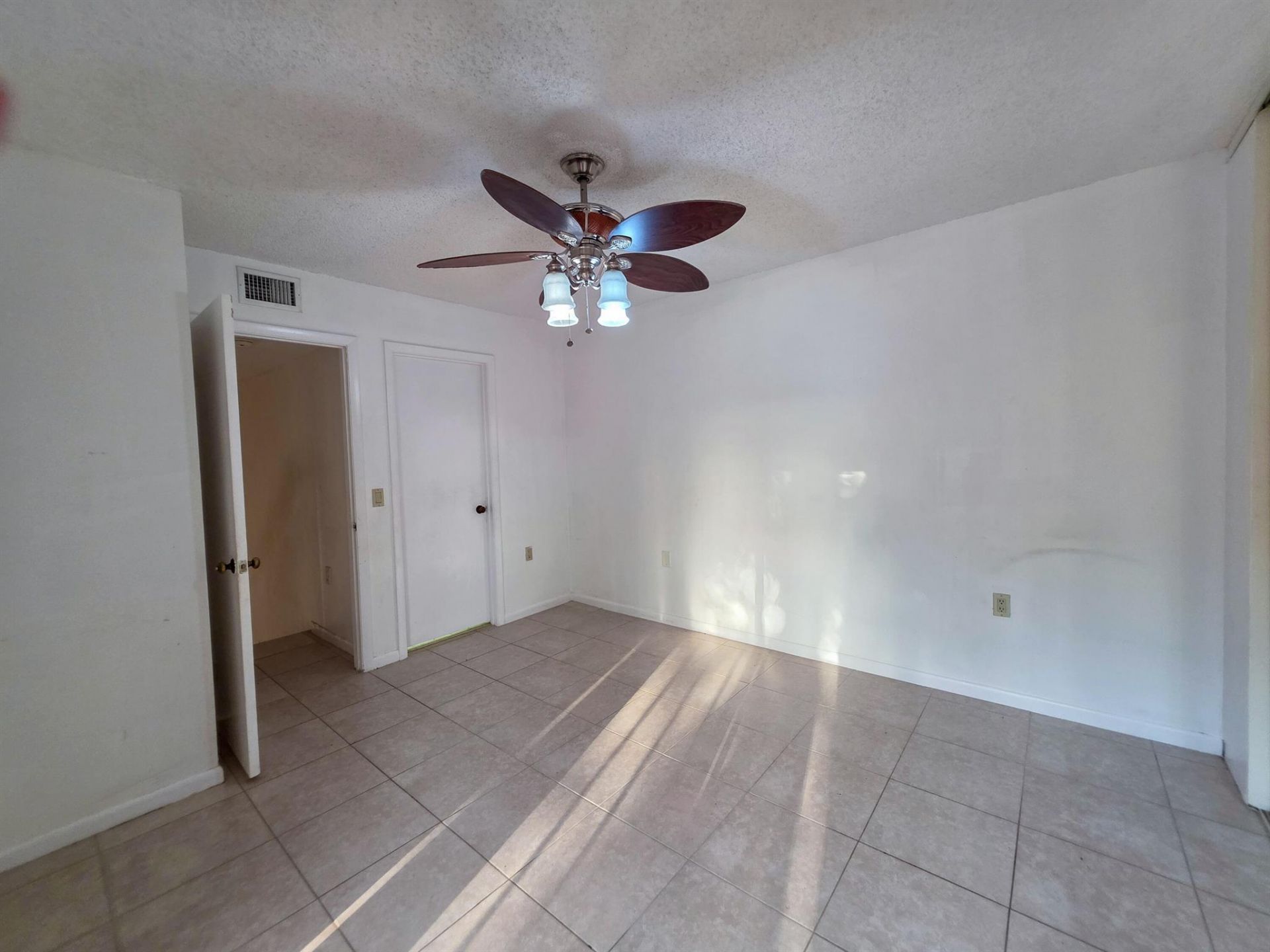 832 Blue Ridge Circle, West Palm Beach, FL 33409 Photo