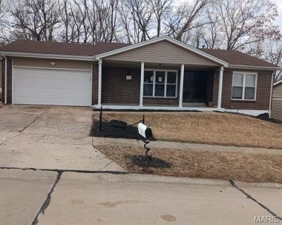 6742 Foxbend Court, Florissant, MO 63033 Main Photo
