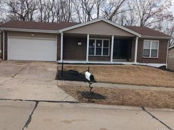 6742 Foxbend Court, Florissant, MO 63033