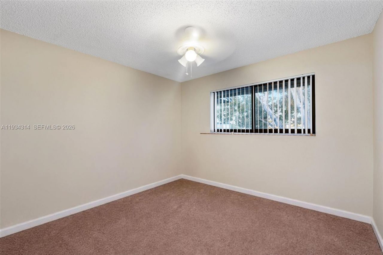 20741 NE 4th Ct, Unit 207, Miami, FL 33179 Photo