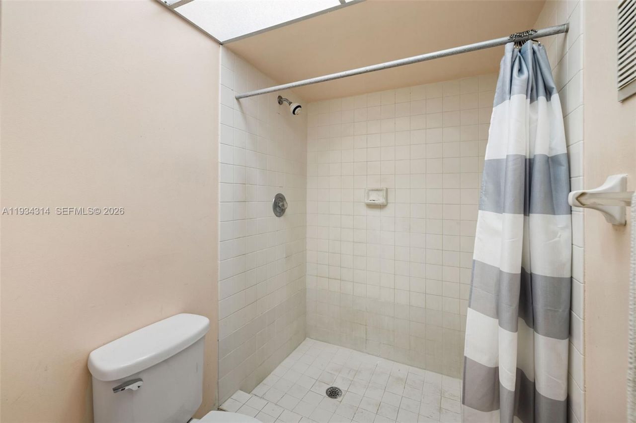 20741 NE 4th Ct, Unit 207, Miami, FL 33179 Photo