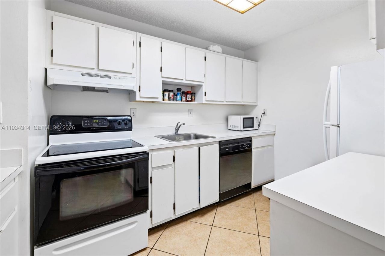 20741 NE 4th Ct, Unit 207, Miami, FL 33179 Photo