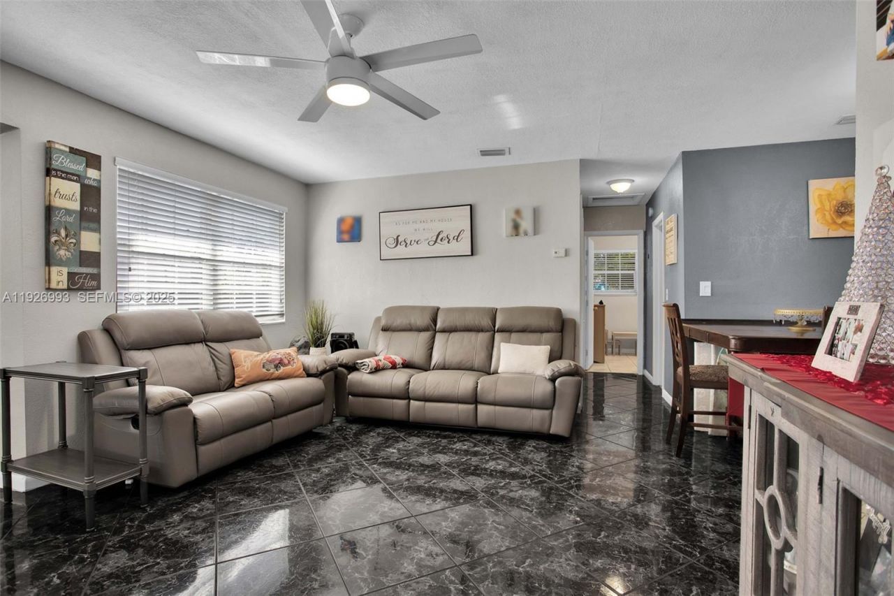 2410 Flamingo Dr, Miramar, FL 33023 Photo