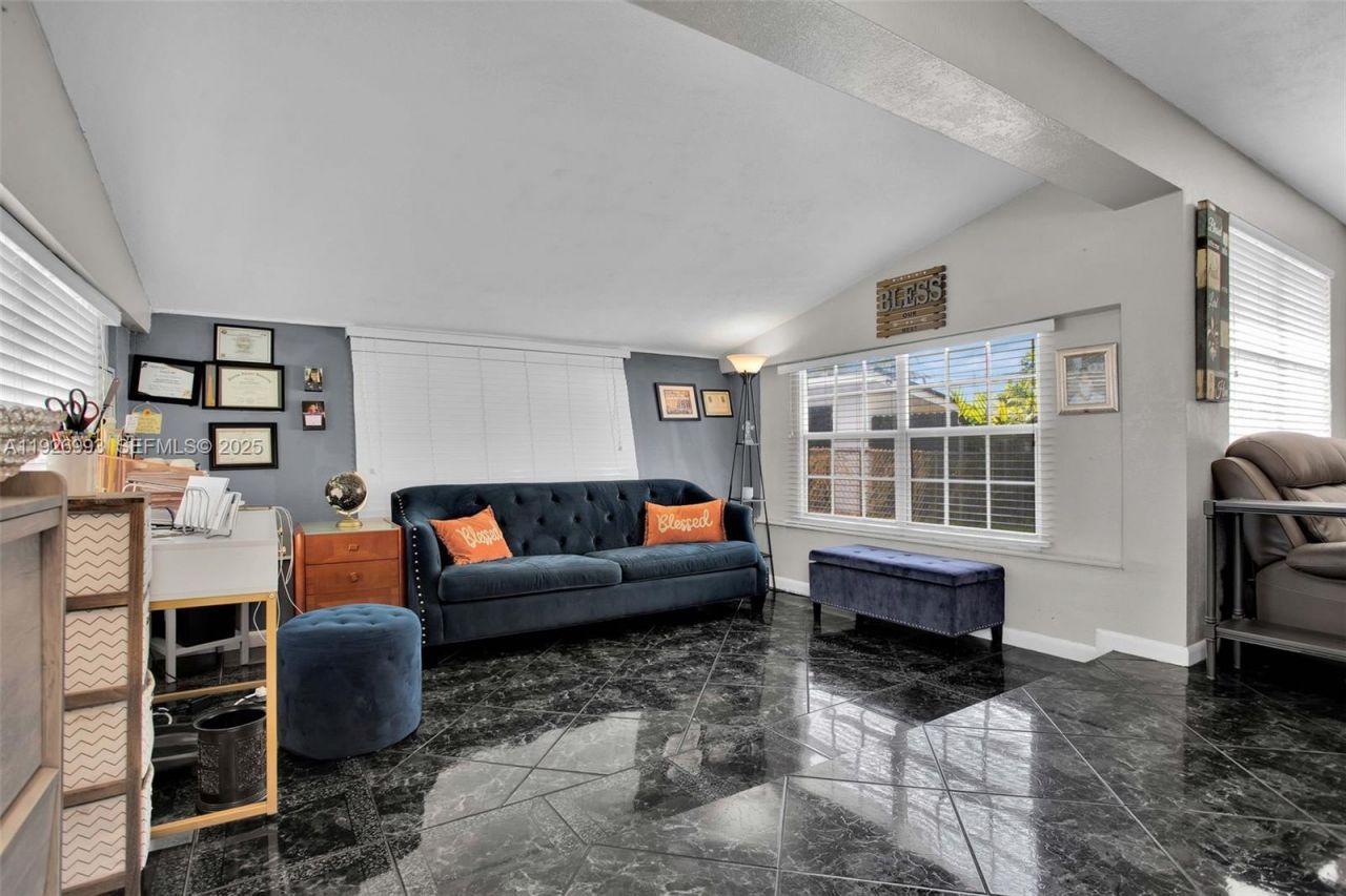 2410 Flamingo Dr, Miramar, FL 33023 Photo