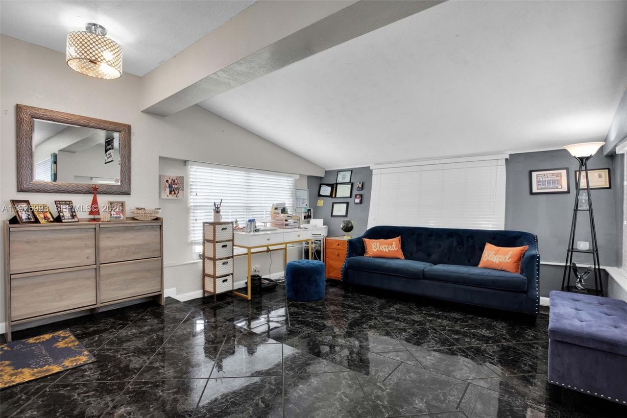 2410 Flamingo Dr, Miramar, FL 33023 Photo