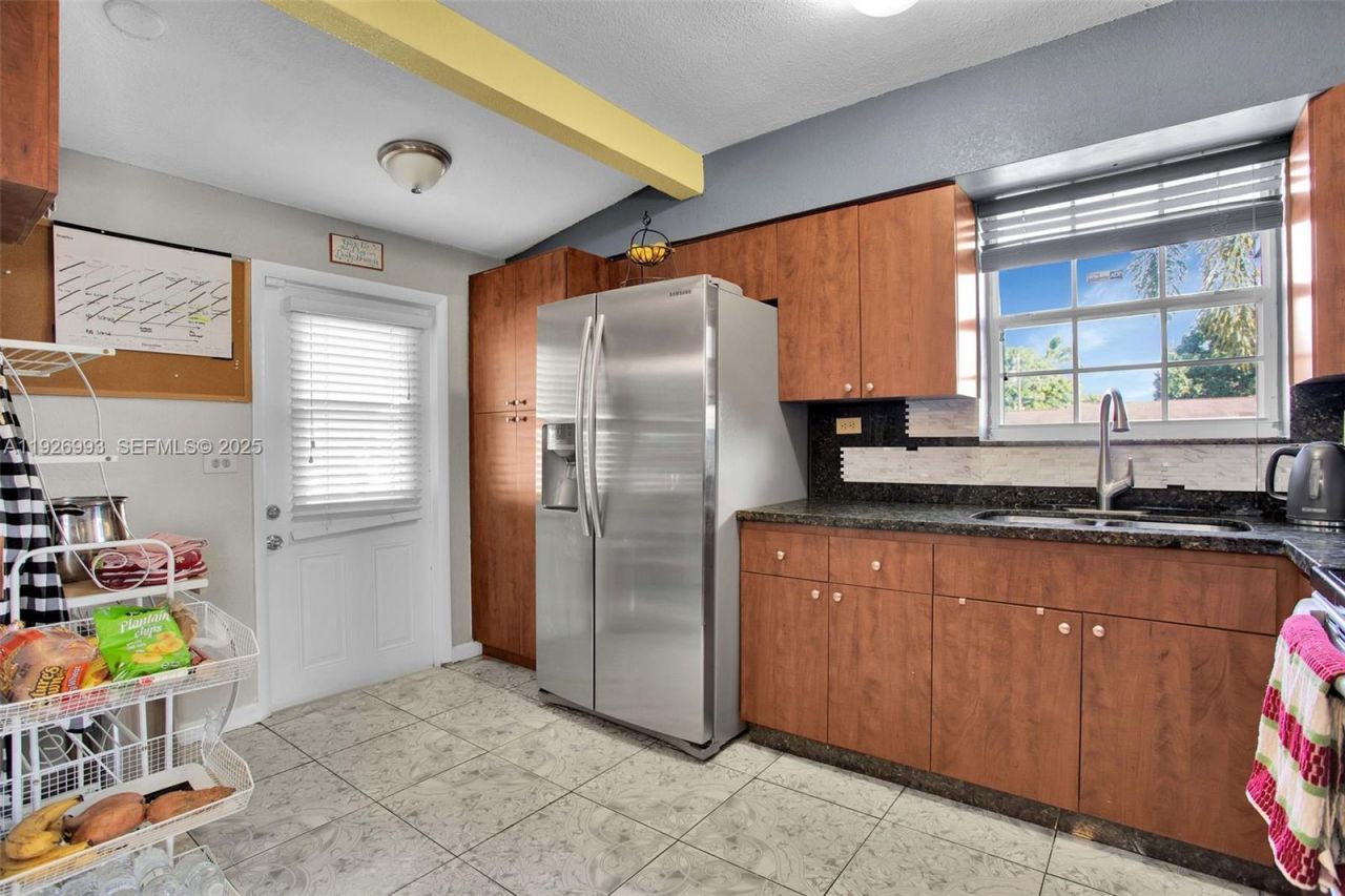 2410 Flamingo Dr, Miramar, FL 33023 Photo